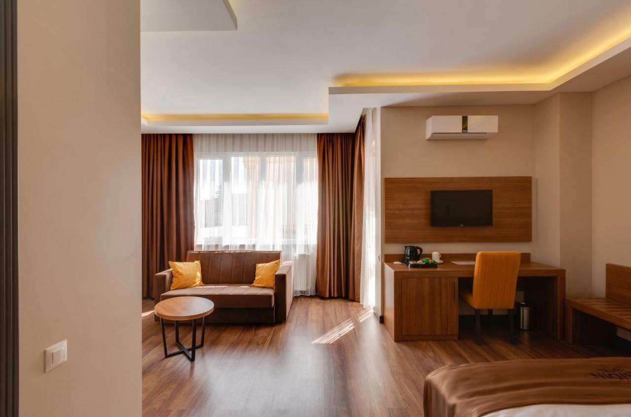 City Hotel Batumi Exterior foto